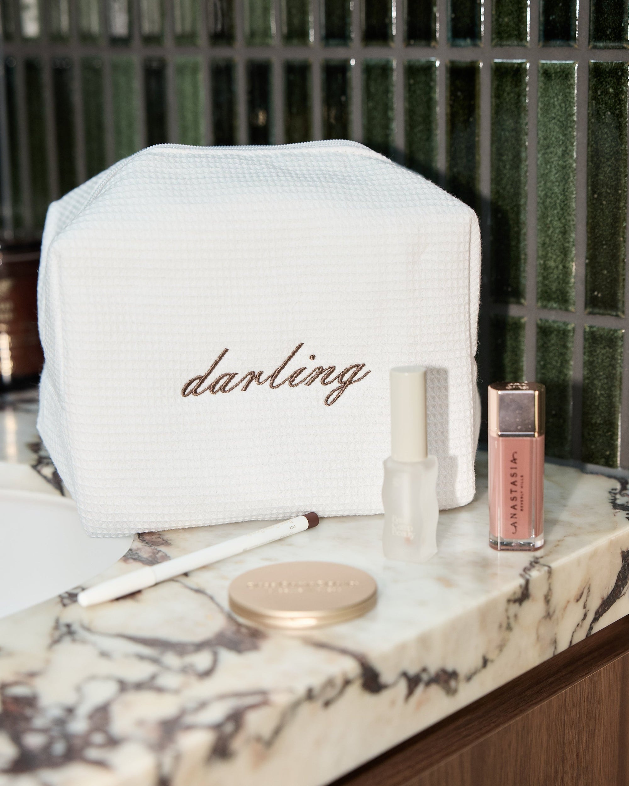 🎁 Darling Cosmetic Bag - White (100% off)